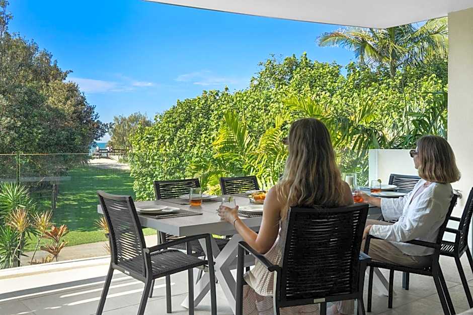 Absolute Beachfront Marcoola - Private Pool - Private Spa Bath - Games