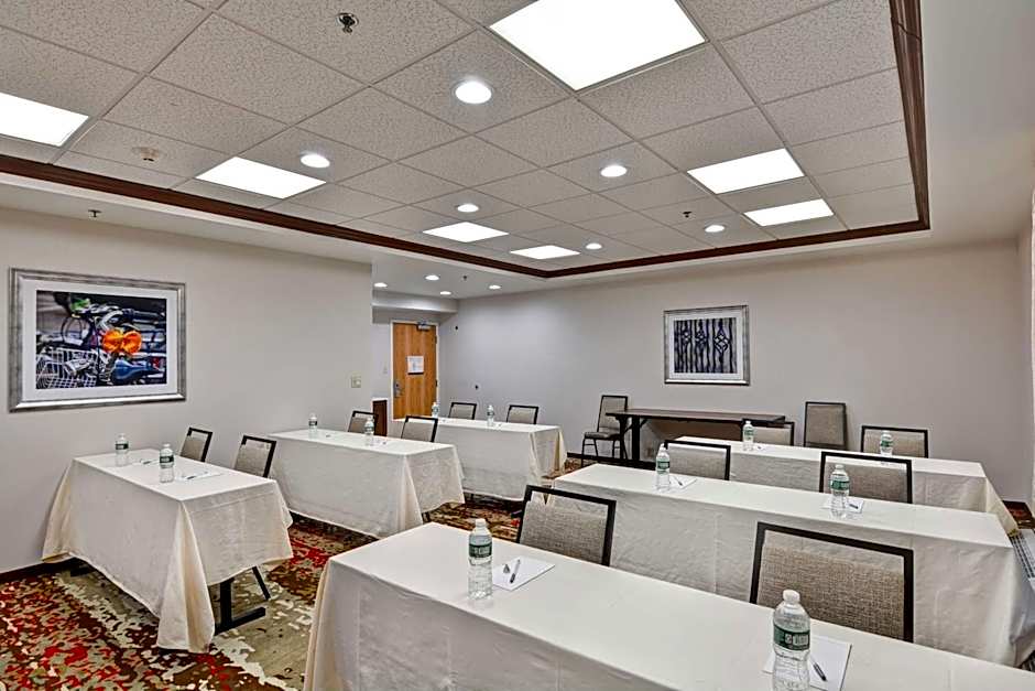 Hampton Inn By Hilton Albany Wolf Road Airport