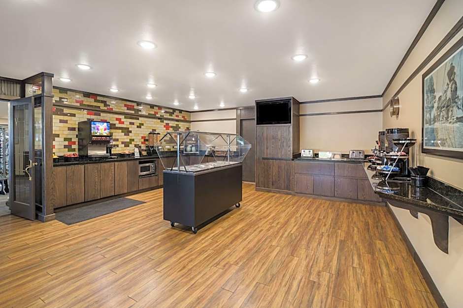 Best Western Golden Spike Inn & Suites