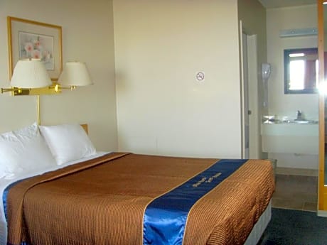 Queen Room - Non-Smoking