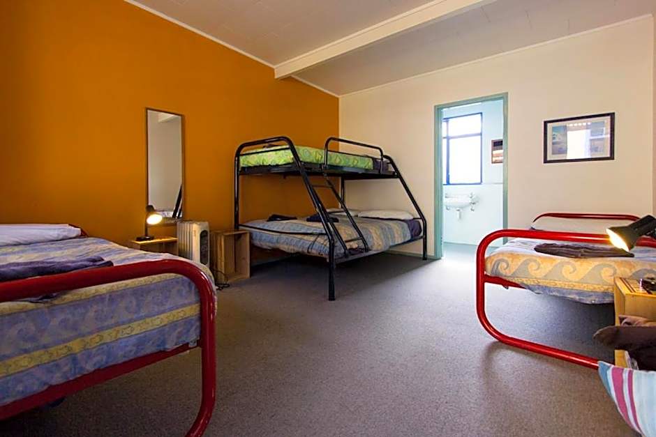 Sequoia Lodge Backpackers