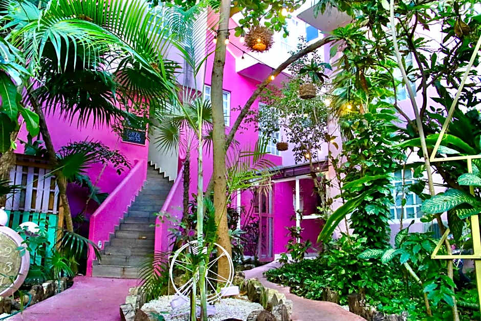 Mala Vecindad Playa Beer Hotel