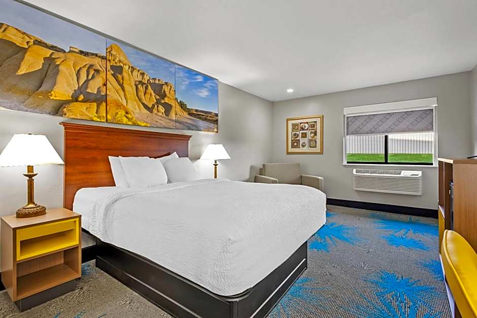 Days Inn by Wyndham Mitchell SD