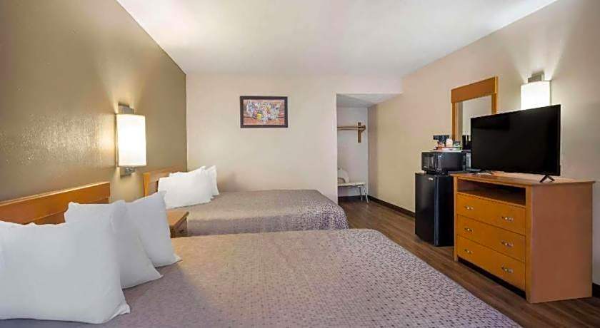 Econo Lodge Live Oak