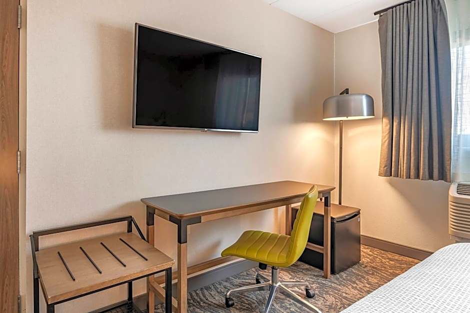 Fairfield by Marriott Inn & Suites Providence Airport Warwick