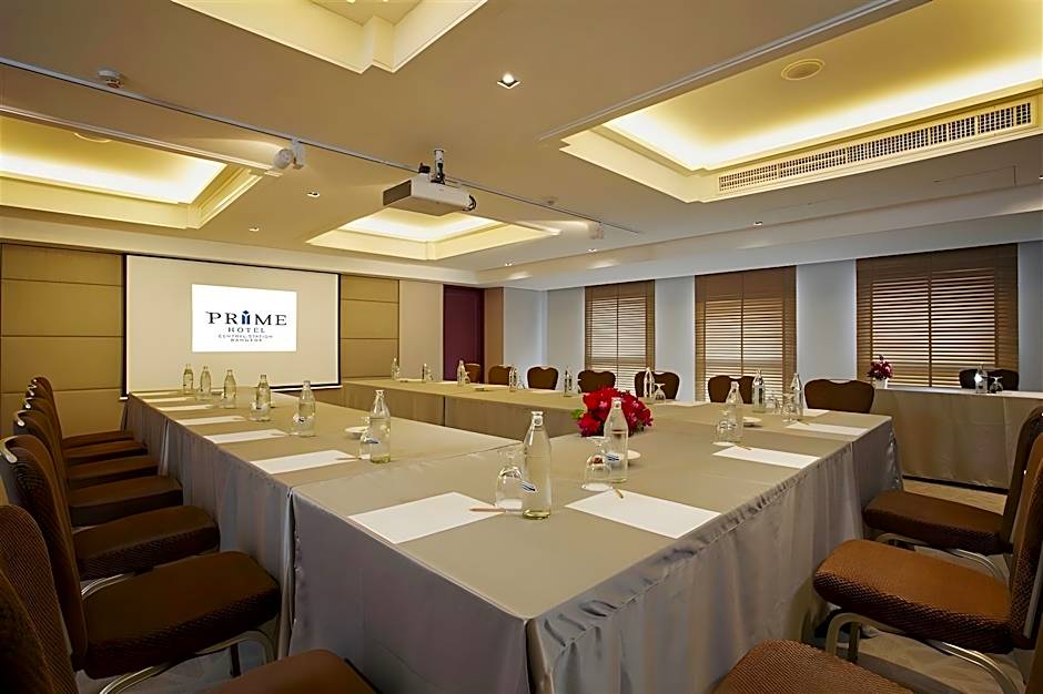 The Quarter Hualamphong by UHG