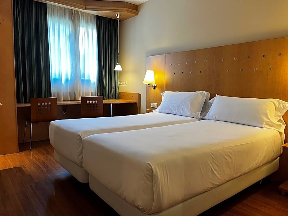 Foto 1 daripada 5 — Standard 2 Twin Beds