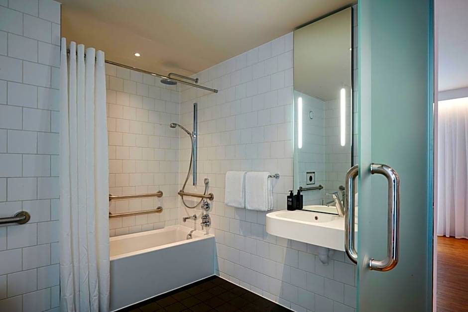 citizenM Los Angeles Downtown