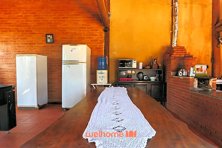 Casa em Cotia com piscina e área de lazer infantil