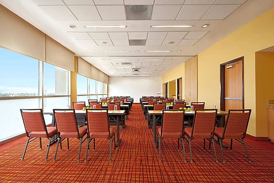 Courtyard by Marriott Leon at The Poliforum