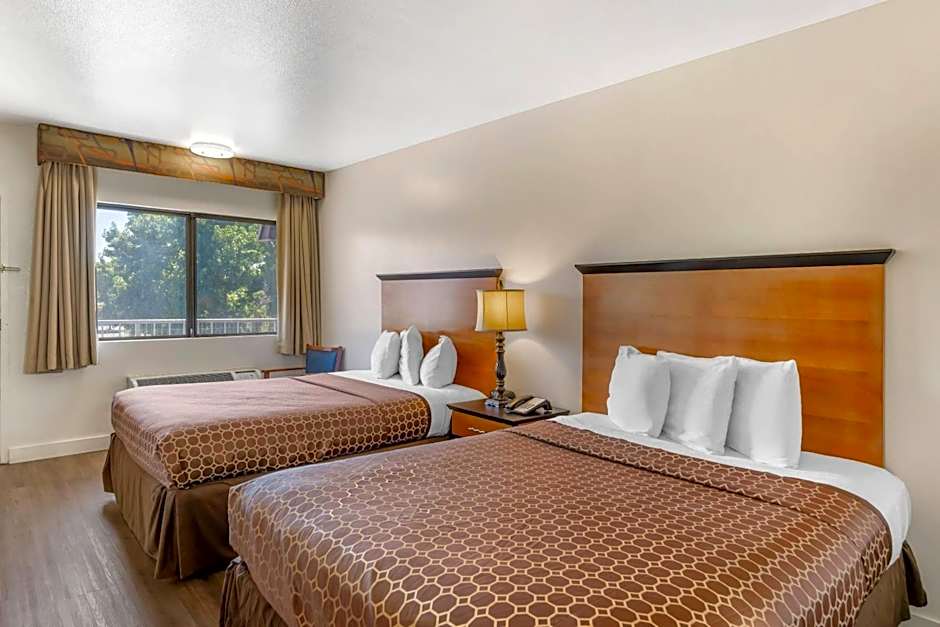 Rodeway Inn At Nevada State Capitol