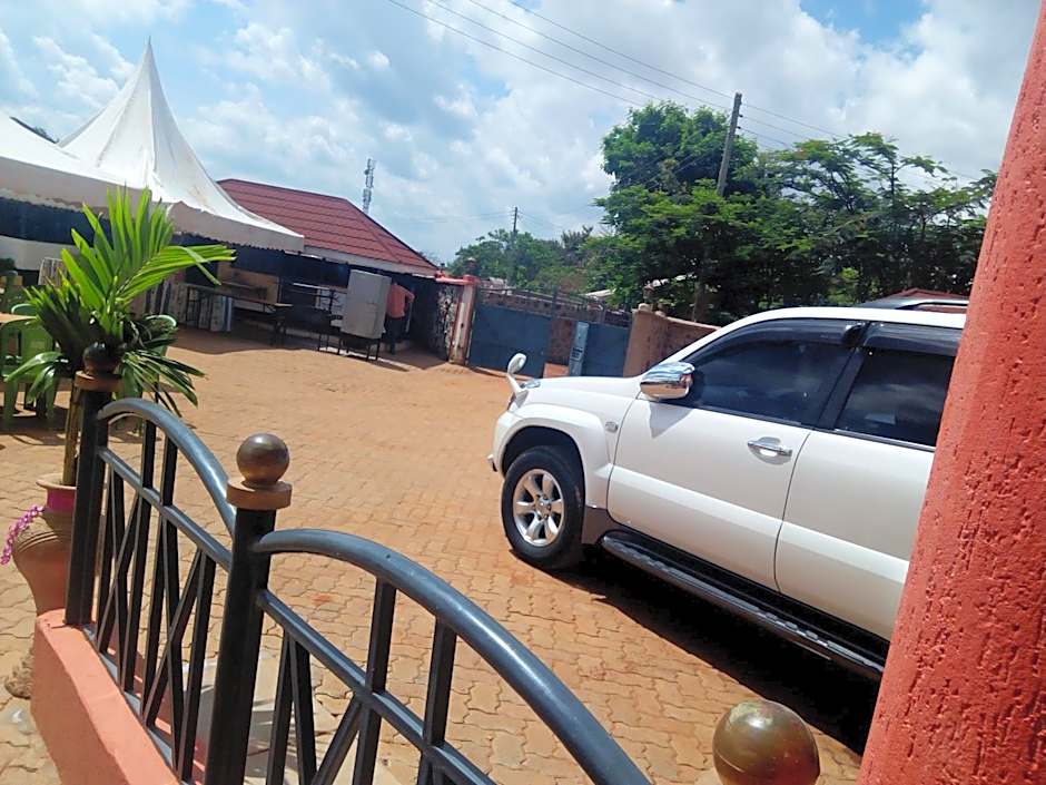 Savannah Paradise Hotel