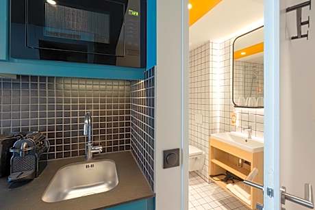 Studio (3 Adults)