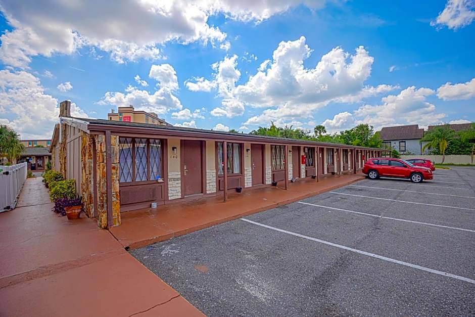 Liberty Garden Inn by OYO Kissimmee near Disney World
