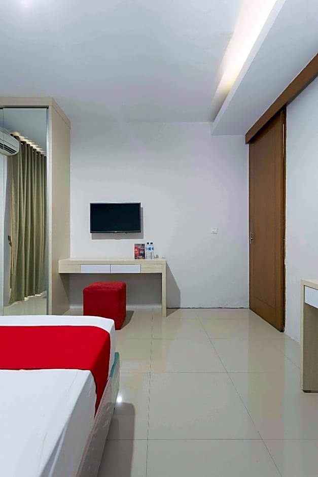 RedDoorz Plus near Cilandak Town Square 2