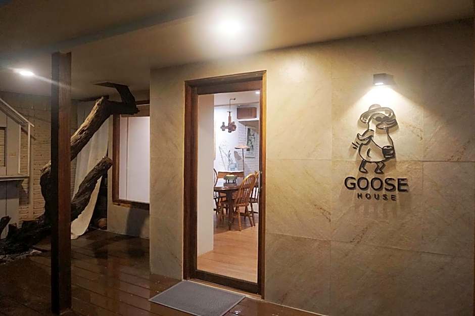 THE GOOSE HOUSE UBON