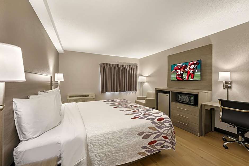 Red Roof Inn & Suites Newport - Middletown, RI