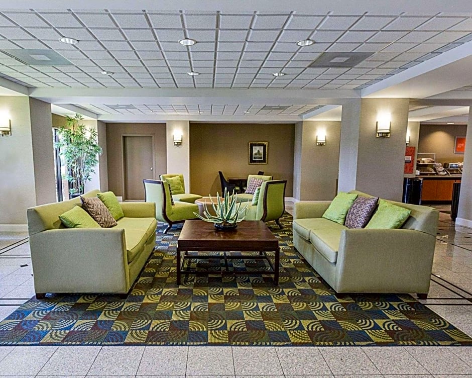 Comfort Inn & Suites Southwest Freeway at Westpark