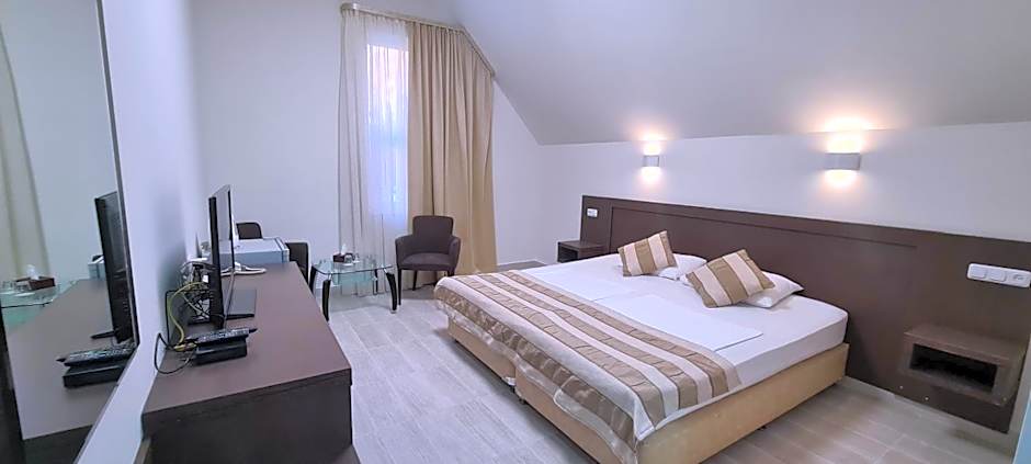 Yerevan Deluxe Hotel