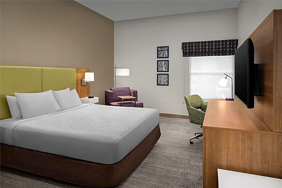 Photo 1 of 7 of 1 King Bed, Mobility Accessible, Roll in Shower