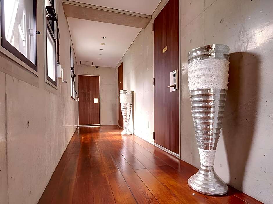 Secret House MAKISHI