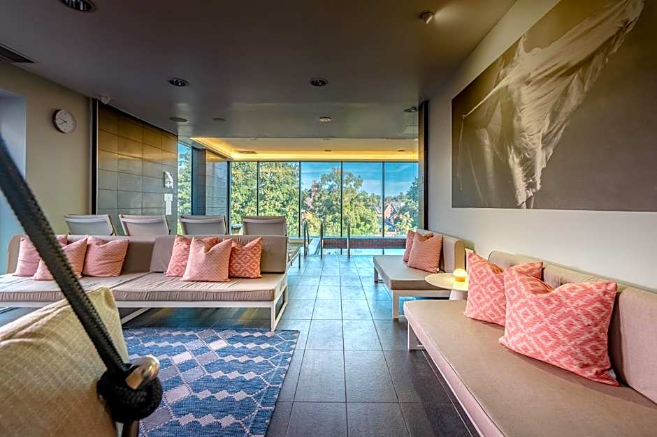 Guildford Harbour Hotel