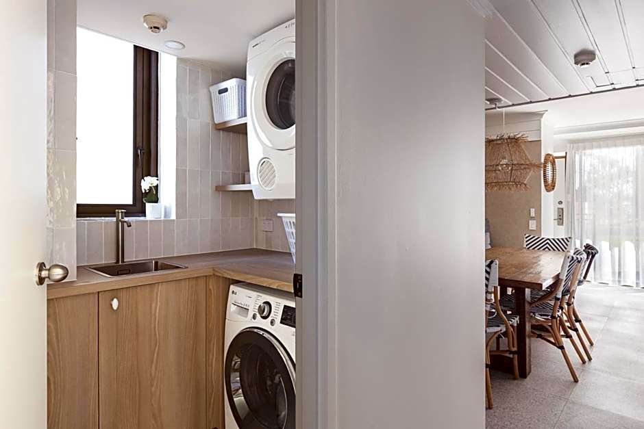 Columbia Beachfront Apartments on Rainbow Bay