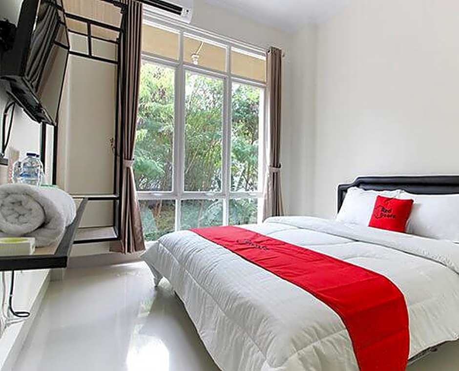 RedDoorz near Jogja City Mall 3