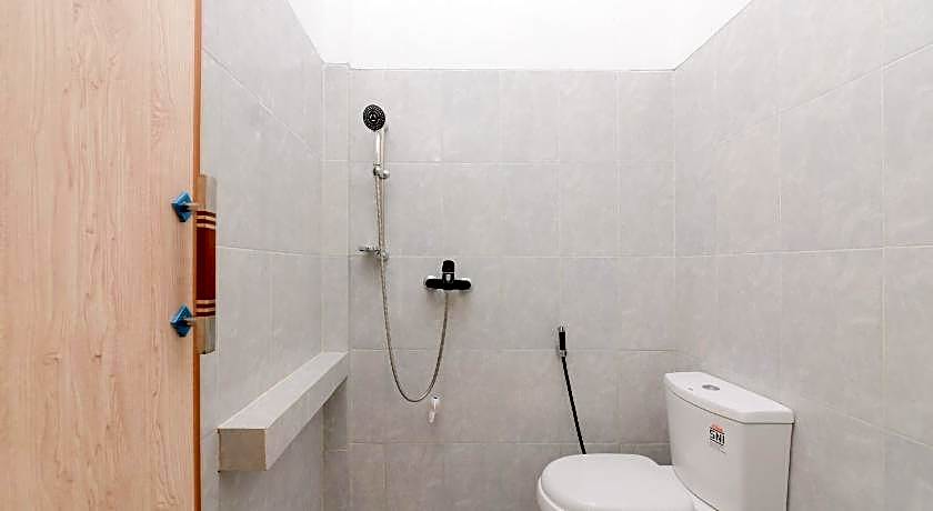 RedDoorz Plus Syariah near Mall Boemi Kedaton Lampung