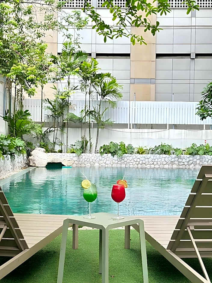 Siri Sathorn Hotel