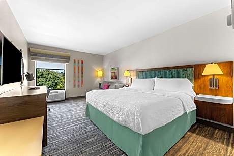 King Room with Sofa Bed and Study - Non-Smoking