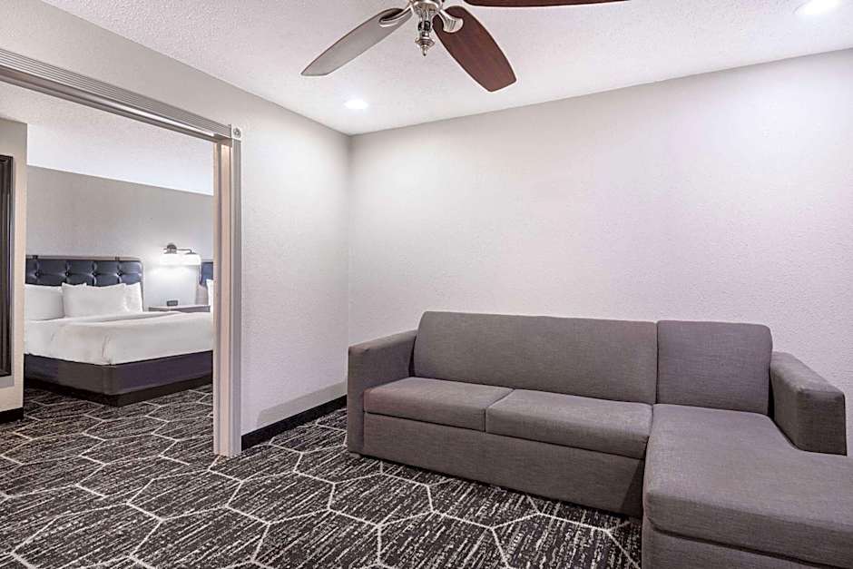 La Quinta Inn & Suites by Wyndham Evansville