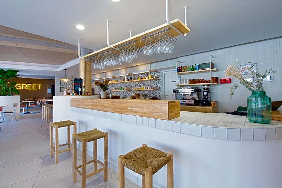 greet hotel Salon de Provence