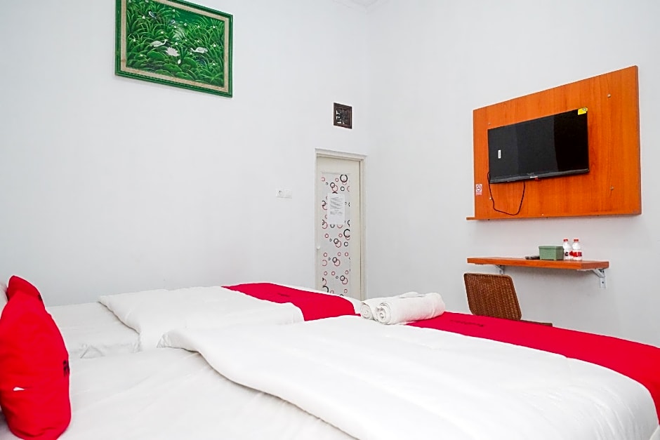 RedDoorz near Stasiun Purwosari