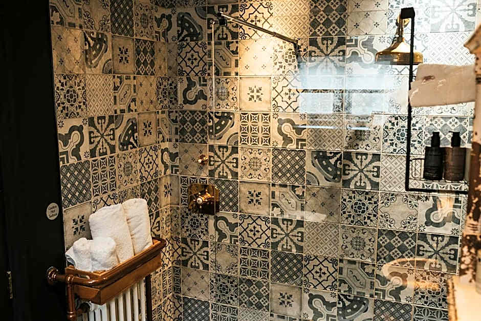 Le Petit Chateau & William de Percy