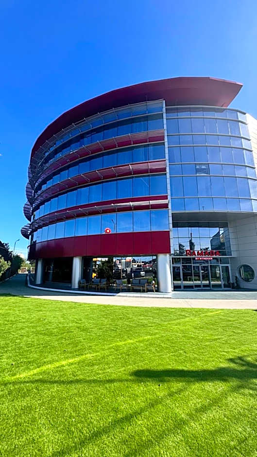 Ramada by Wyndham Bucharest Otopeni Airport