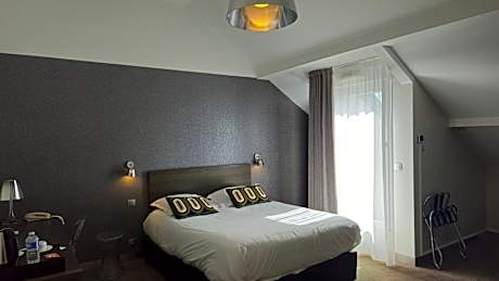 Family Room with Queen Bed and Sofa Bed - Non-Smoking