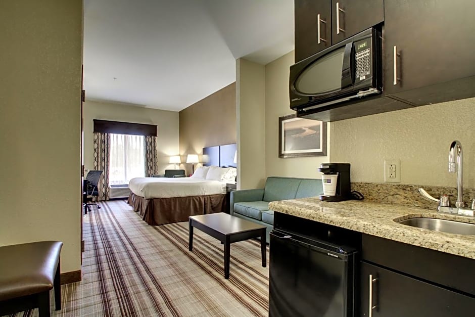 Holiday Inn Express and Suites Natchez South