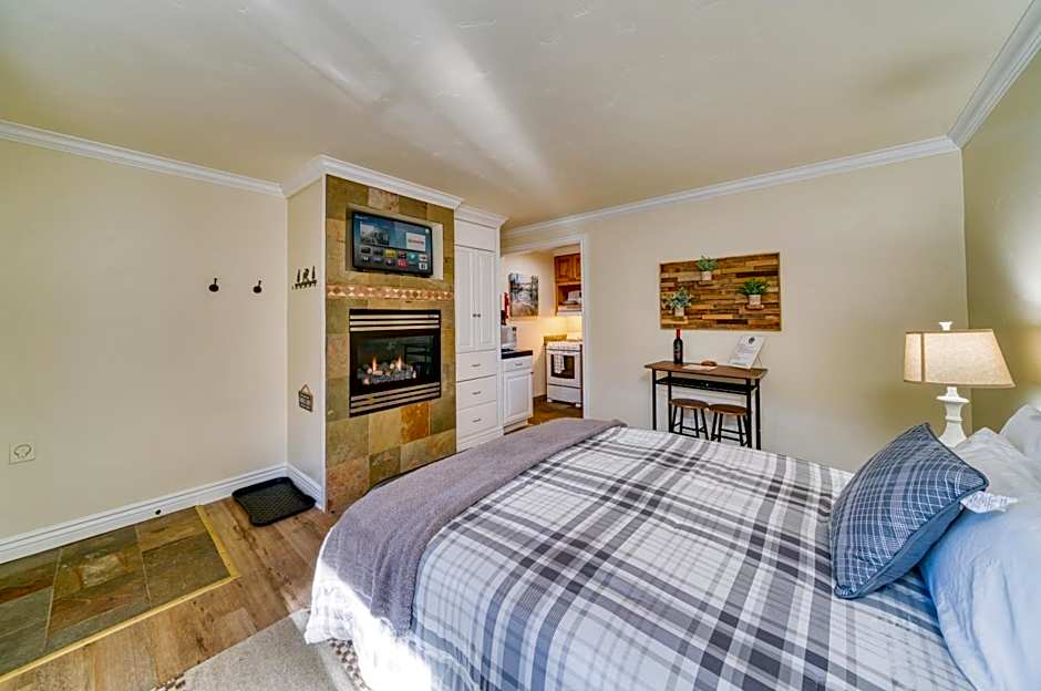 Moose and Maple Lodge