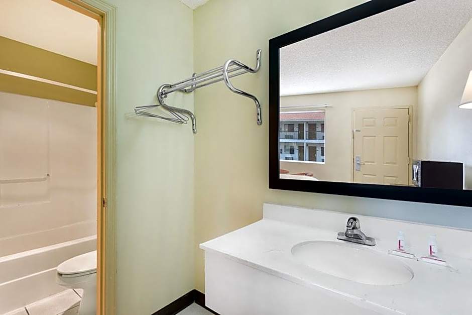 Economy Inn By OYO Ashburn