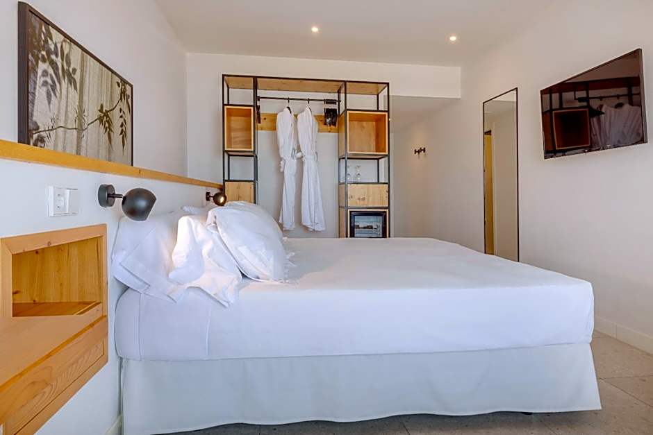 Photo 1 of 6 of 1 Double Bed or 2 Beds, Balcony
