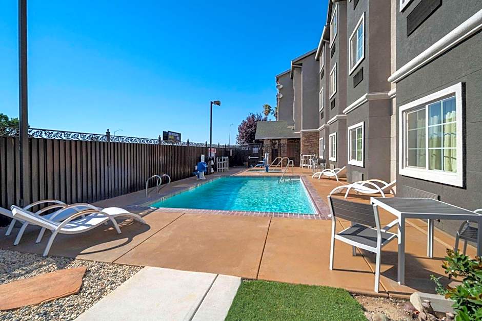 Microtel Inn & Suites By Wyndham Tracy