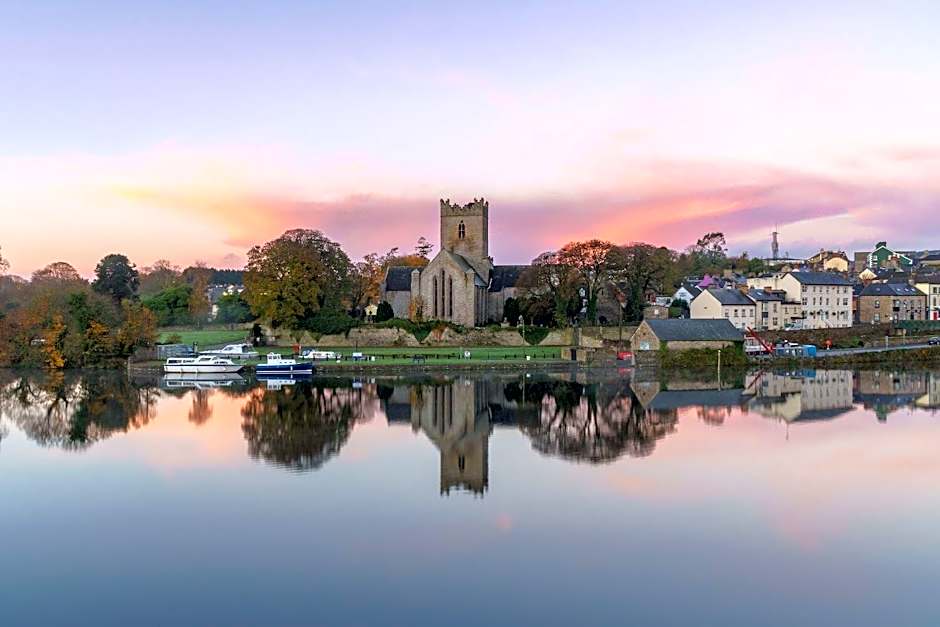 Castle Oaks House Hotel