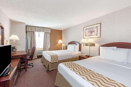 1 King Bed Deluxe Room Non-Smoking