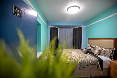 King Room with Shared Hallway Bathroom