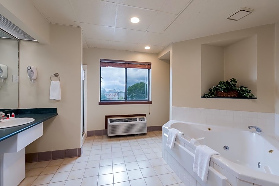 Ramada by Wyndham Fargo