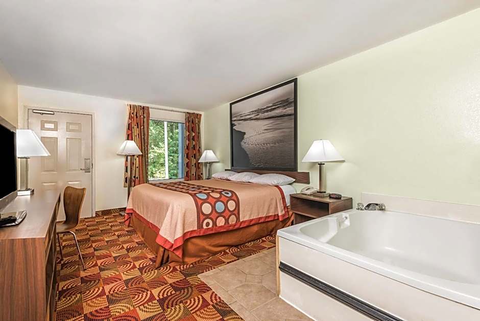 Super 8 by Wyndham Fayetteville