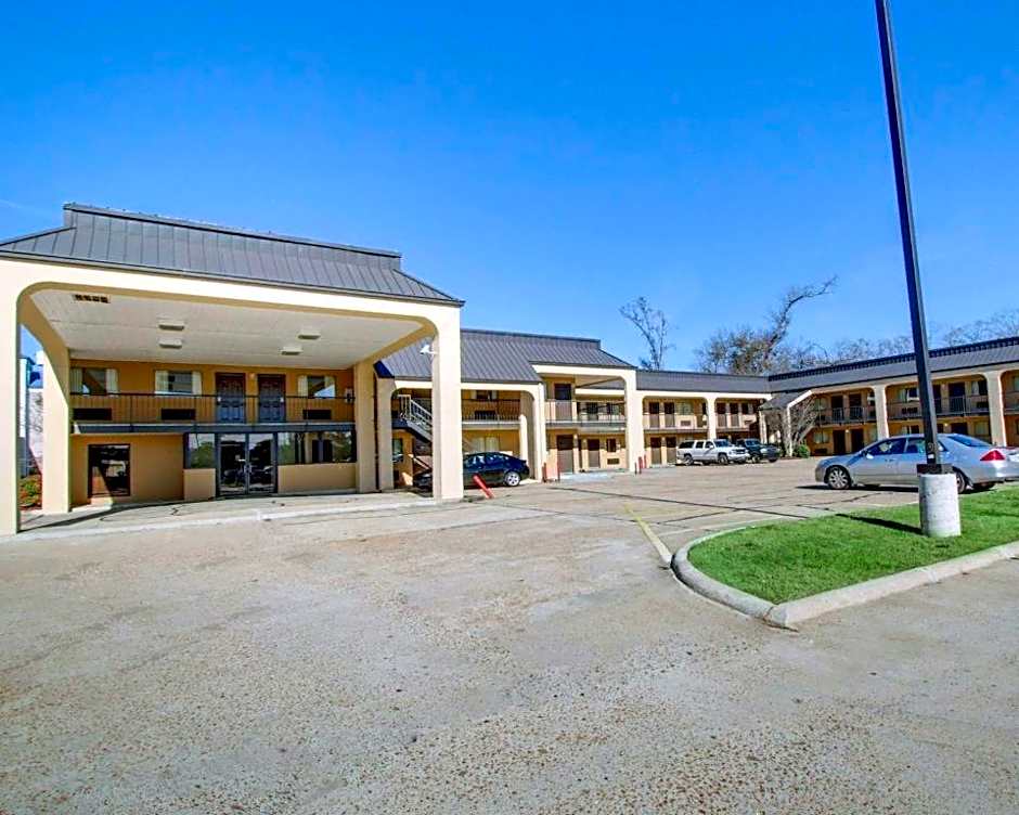 Econo Lodge Pearl