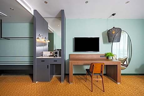 Deluxe Room - Park, Sleep & Fly 14 days