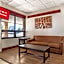 HomeTowne Studios by Red Roof Montgomery - Midtown